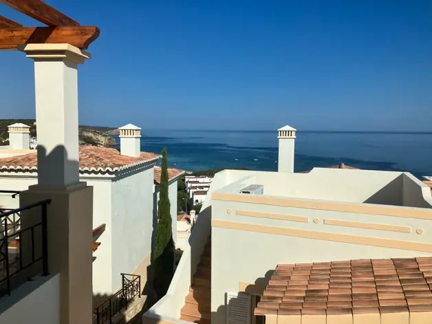 Holiday accommodation by the sea